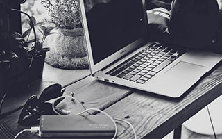 ✨秋冬必备｜红色美甲这样搭显白高级感！手残党也能轻松get明星同款🔥